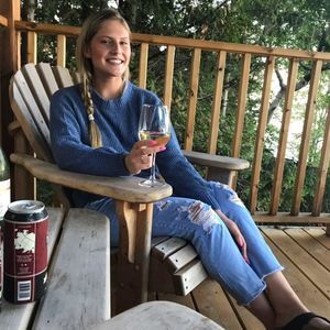 Meet your Posher, Katelyn